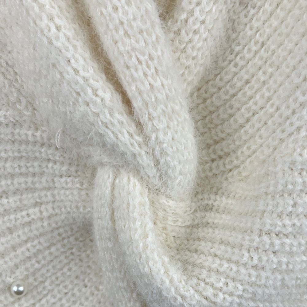 NWT No Boundaries Cream V-Neck Sweater with Pearl Accents - Picture 8 of 10